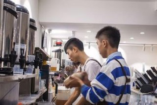 想学奶茶技术一般去哪里可以学，两三万可以开奶茶店吗
