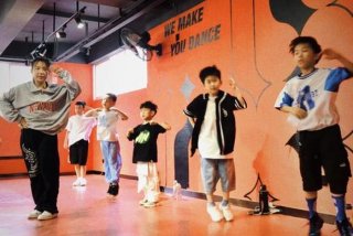 学习街舞去哪里报名；学街舞去哪学