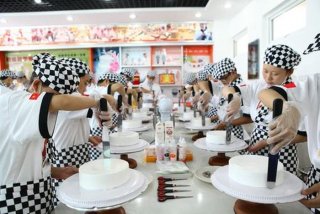 做蛋糕学习班学几天 - 学做蛋糕应该报什么培训班