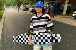 小朋友学滑板视频教学，小孩子初学滑板教程