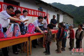 给贫困学生发学习用品公众号发文，给贫困学生发放学生用品