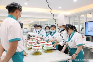 学习西点烘焙去哪里学（学西点烘焙去哪比较好）