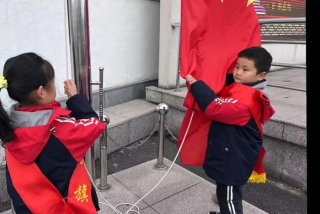 去看升国旗视频的配音 观看升国旗时要唱国歌吗