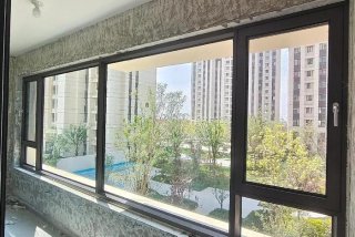 生活阳台封窗通风又美观（阳台封窗效果）