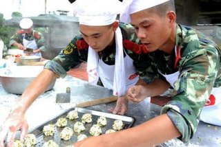部队炊事员的真实生活（部队炊事员的职责）