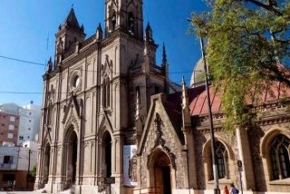 阿根廷圣母像 阿根廷 教堂