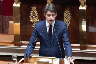 在法国,官员的效忠对象从君主转向国家是发生于()。 法国向谁负责