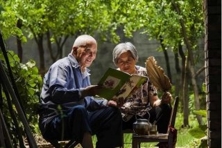 老年夫妻怎样过好晚年生活、老年人怎样过夫妻生话省力