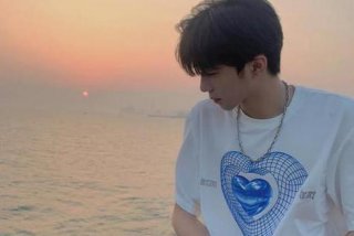 男生生活照片朋友圈；男生生活照头像