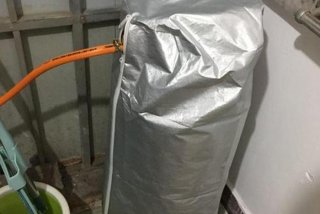 生活阳台吊顶煤气罐可以包着里面吗，煤气罐放阳台怎样保护