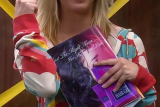 生活大爆炸佩妮戴眼镜是哪一集 生活大爆炸里的佩妮和谁在一起了