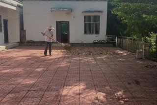 生活用房宜集中建设、成组布置,并宜设置室外活动区域。；生活用房是指学校教学点可长期