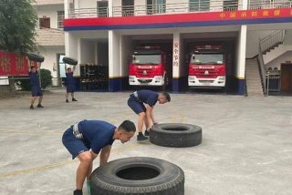 消防员的生活和部队一样吗 - 消防员和当兵哪个更艰苦