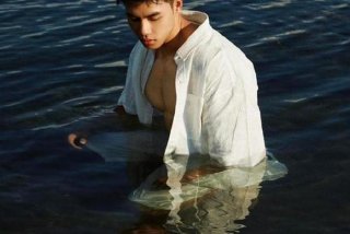 生活杀死了那个爱穿白衬衫的男孩、生活杀死了那个爱穿白衬衫的男孩是谁