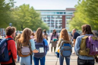 大学生怎样才能快速适应大学生活（大学生怎样才能快速适应大学生活英语作文）