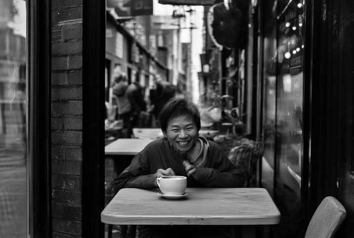 喝咖啡图片生活照街边，喝咖啡图片生活照真实