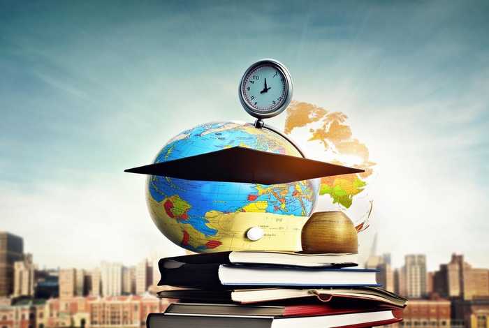 大学生活与展望结束语；大学生活与展望结束语简短