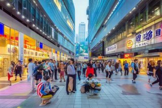 东润生活广场（东润生活广场电话）