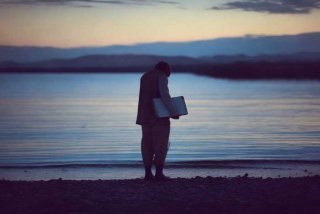 假如生活抛弃了你下一句；假如生活抛弃了你下一句怎么接