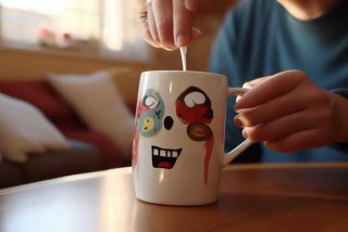 喝咖啡图片生活照动图；喝咖啡图片生活照动图搞笑