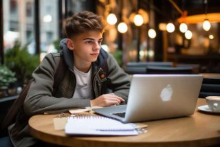 包养大学生一个月多少生活费合适