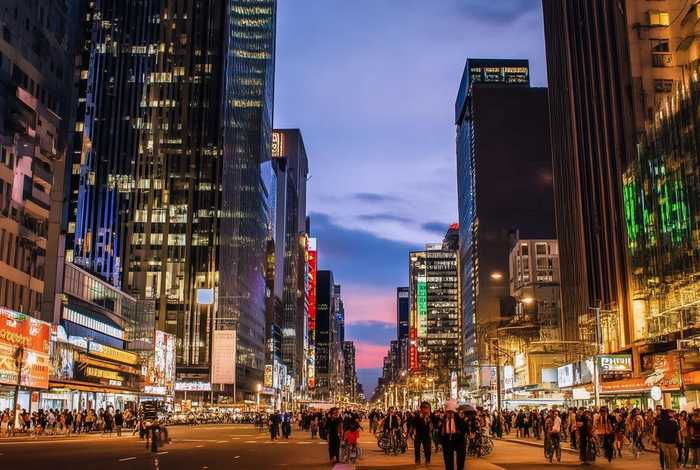 关于城市生活的英文作文；关于城市生活的英文作文高中