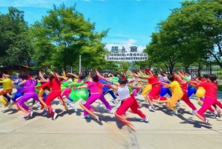 刘荣广场舞感谢好生活队形表演；刘荣广场舞感谢好生活分解动作