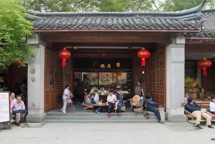 济南明湖汤泉生活馆是正规的吗（济南明湖汤泉生活馆是正规的吗多少钱）