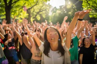 和生活一起（和生活一起比个耶）