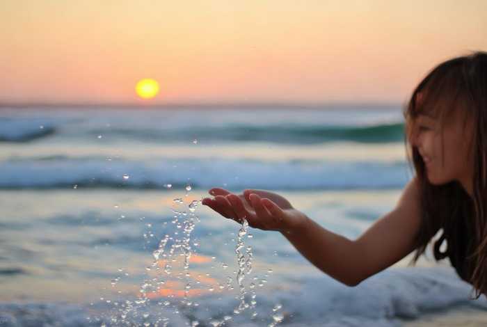 采撷生活中的浪花是什么；采撷生活中的浪花是什么意思