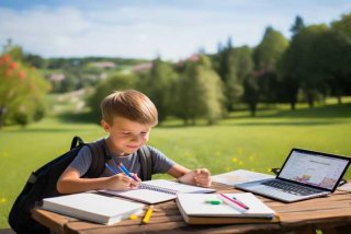 六年级我的假期生活英语作文50词（六年级我的假期生活英语作文50词怎么写）