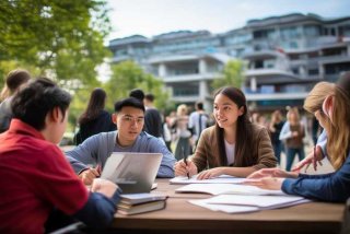 关于研究生生活的英语作文（关于研究生生活的英语作文80词）