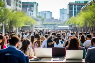 大学一个月300生活费 大学生一个月生活费3500够吗