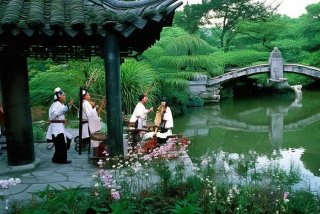 华为的生活原曲是怎么唱的，华为的生活原曲是怎么唱的啊