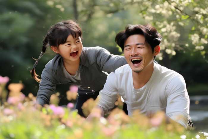 董子健带女儿公园玩耍;董子健女儿大名 董子健带女儿公园玩耍;董子健女儿大名