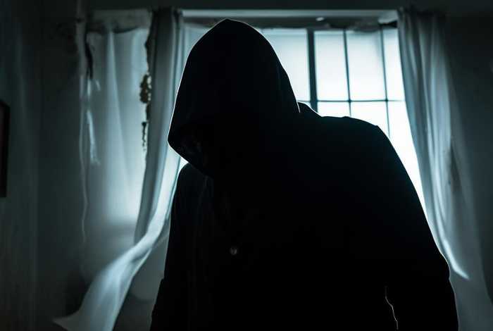 打骂自己的老婆的人；打骂自己的老婆的人叫什么