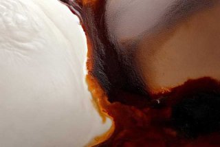 白带有褐色分泌物 - 白色带有深褐色分泌物