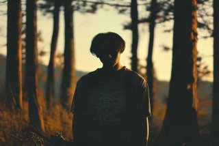 鹿先森乐队生活不易；鹿先森乐队logo