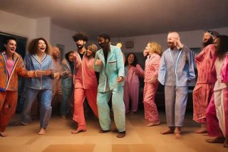 很火的睡衣；很火的睡衣跳舞视频