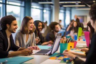 快乐工作认真生活翻译、快乐工作认真生活翻译成英文