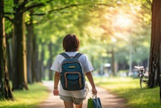 低碳生活作文300到500字；低碳生活作文300字初二