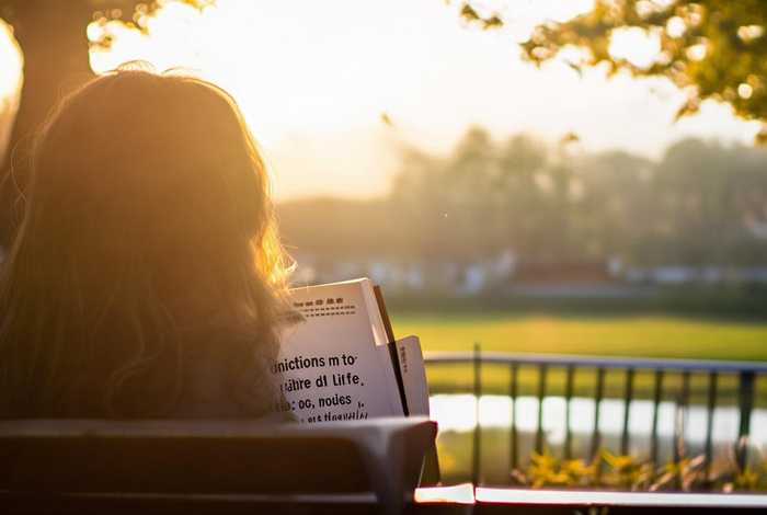 感情不是生活的全部理智点吧；感情不是生活的全部理智点吧英文