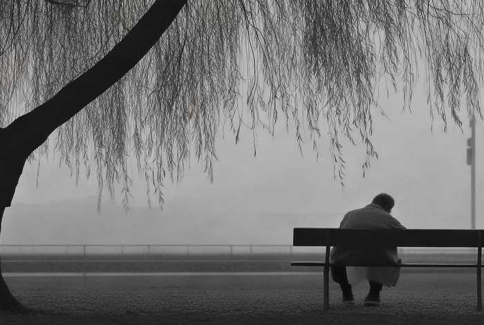 低于生活是的叙事视角（低于生活）