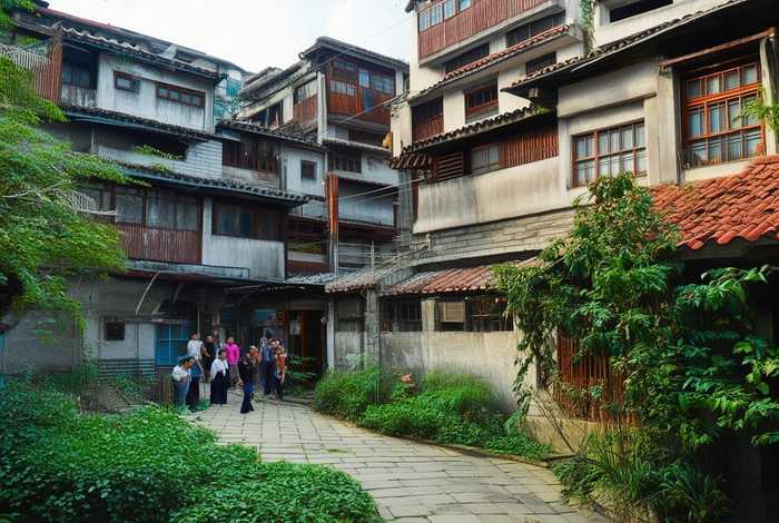 江桥生活记录 - 江桥老街生活大院公寓楼