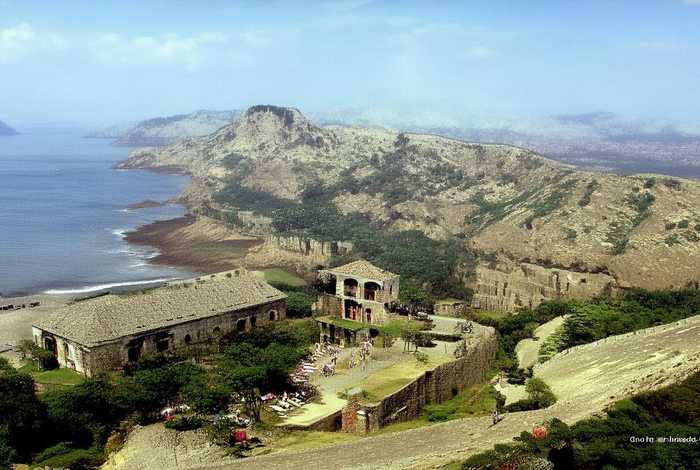 科技发展与我们的社会生活息息相关，科技发展与社会生活的关系300字