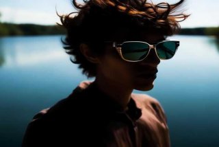 关于戴墨镜的心情说说；关于戴墨镜的心情说说短句