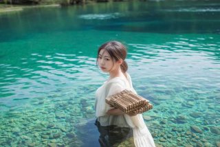 碧澄澄联系生活实际怎么写；碧澄澄在生活中怎么用