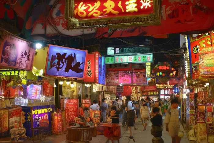 纺织与服装学院运动会，纺织服装学院运动会加油稿50字