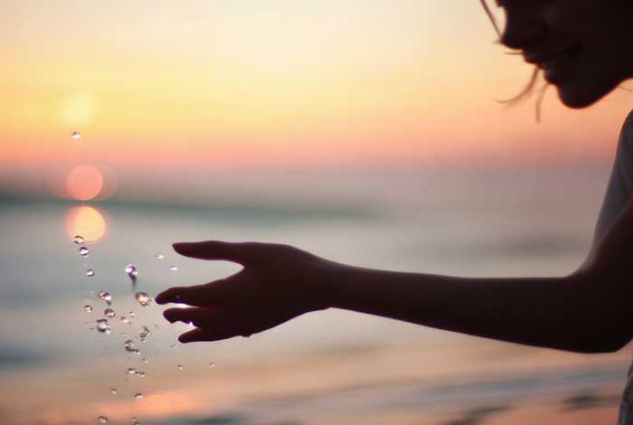 采撷生活中的浪花是什么；采撷生活中的浪花是什么意思