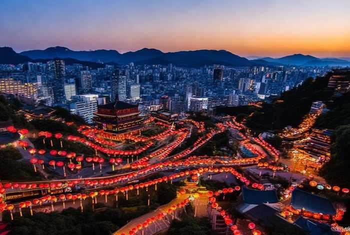 继续播放山城；继续播放山城歌曲